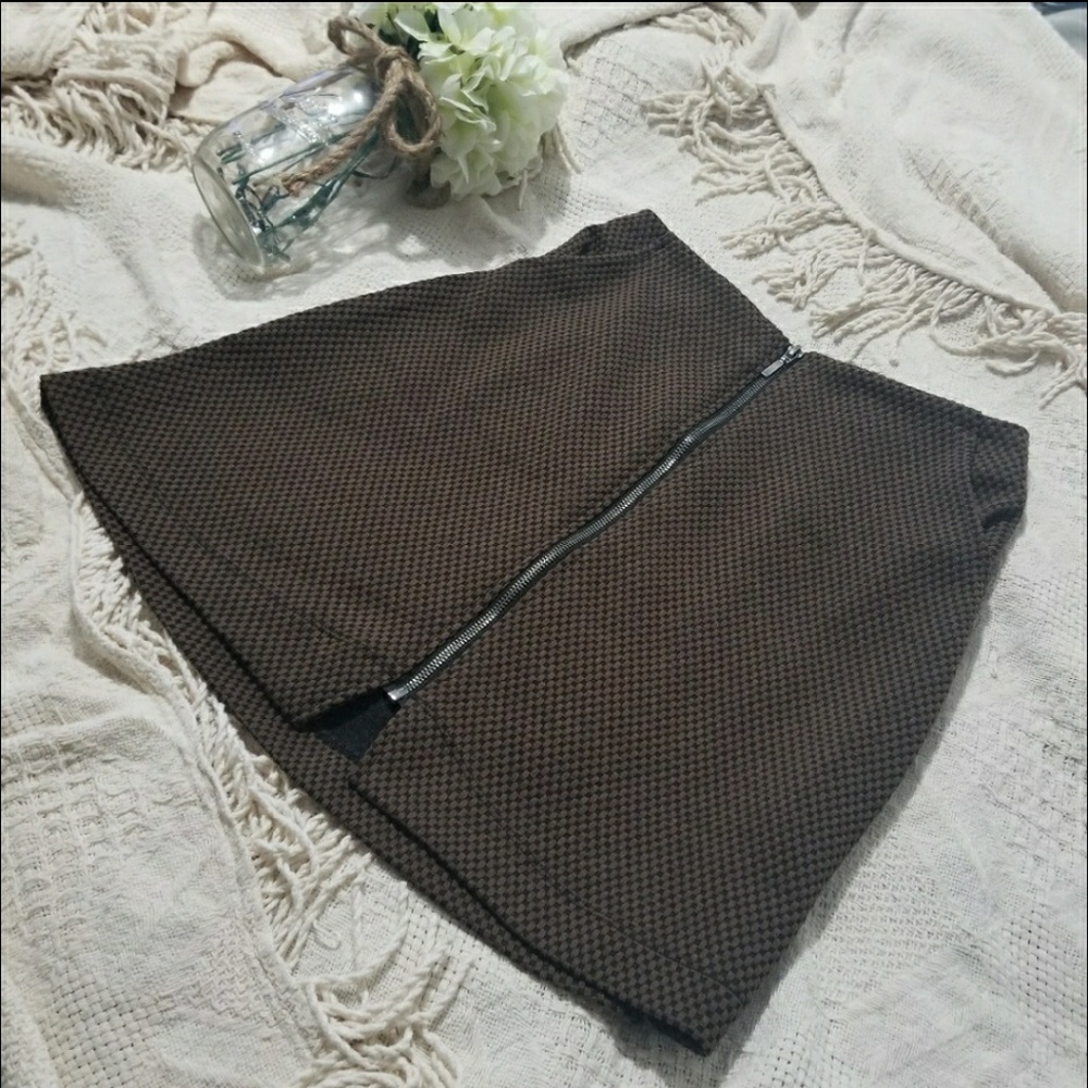 🌵3/$15 Charlotte Russe Zipper Front Skirt
